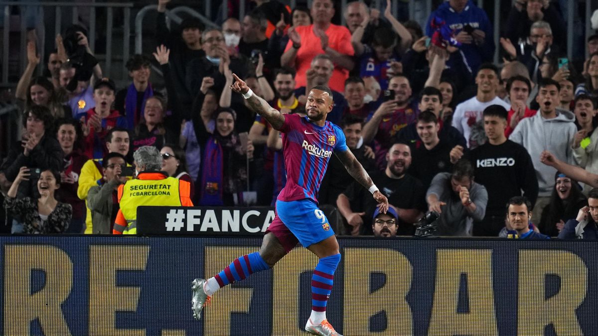 Memphis Depay of FC Barcelona celebrates their sides first goal during the LaLiga Santander match between FC Barcelona and RCD Mallorca at Camp Nou on May 01, 2022 in Barcelona, Spain.