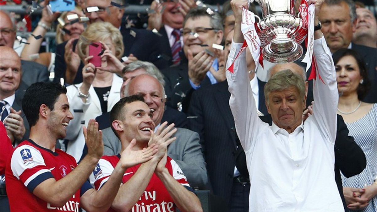 Arsene Wenger lifts the FA Cup trophy after Arsenal's win over Hull City