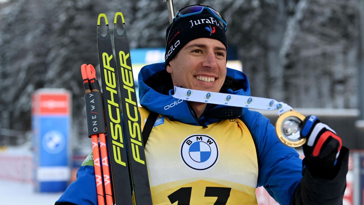 France's Quentin Fillon Maillet poses with his medal after winning the men's 10km sprint event at the IBU Biathlon World Cup in Ruhpolding, southern Germany, on January 13, 2022.