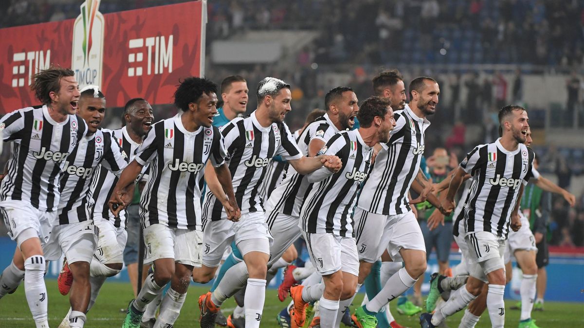 Juventus' players celebrate after winning the Italian Tim Cup (Coppa Italia) final Juventus vs AC Milan at the Olympic stadium on May 9, 2018 in Rome.