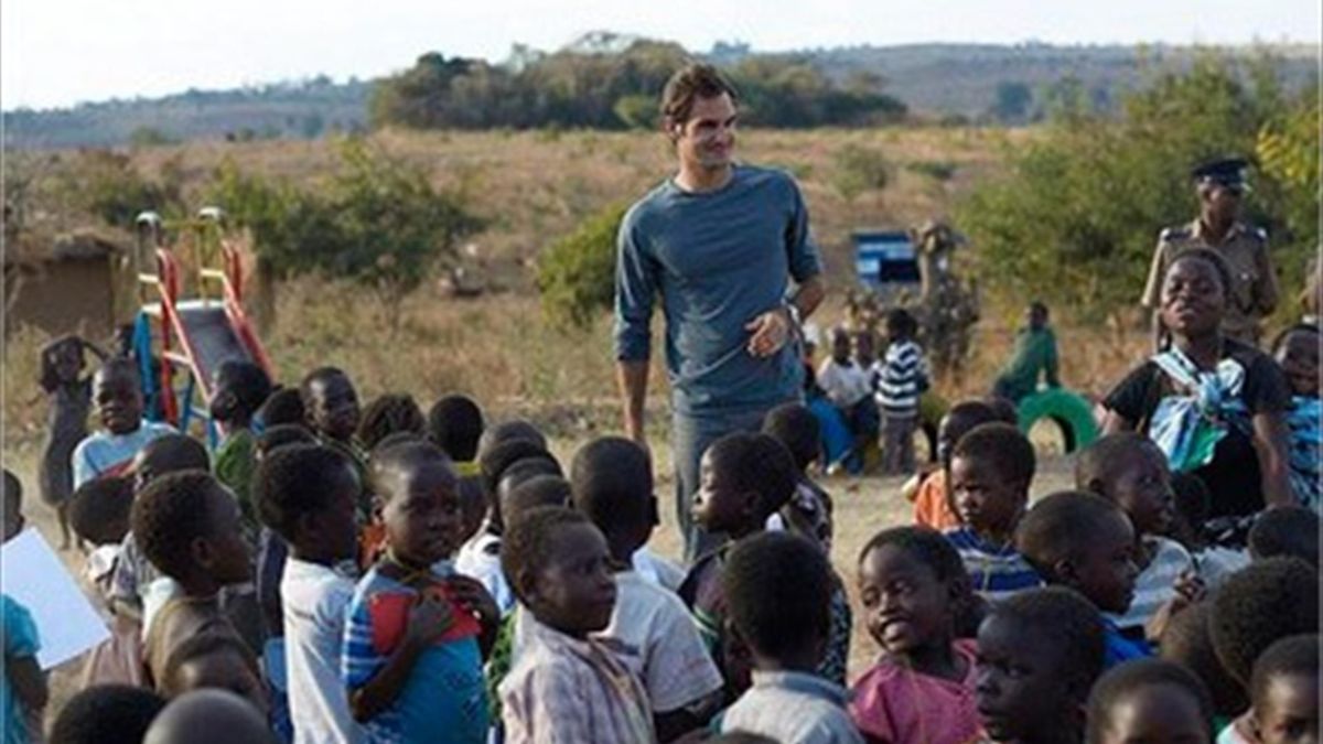 Roger Federer in Malawi (via Twitter)