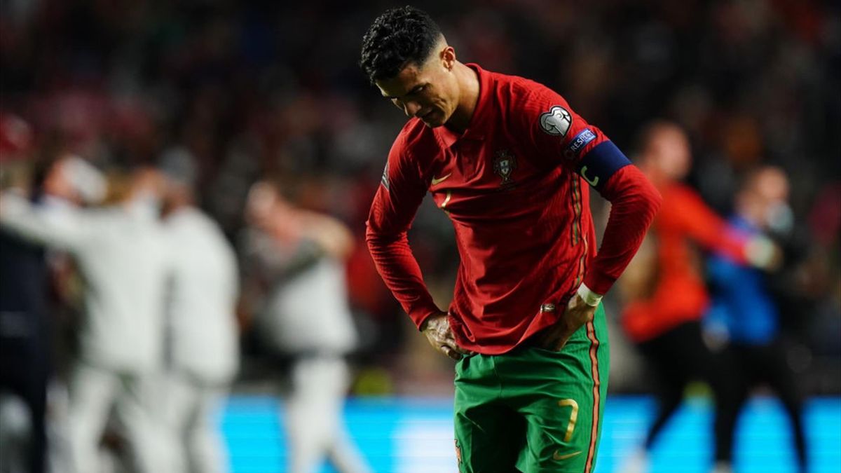 Cristiano Ronaldo deluso dopo la sconfitta casalinga contro la Serbia - Portogallo-Serbia nelle Qualificazioni ai Mondiali Qatar 2022