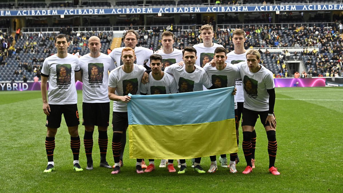 Shakhtar Donetsk players before a fundraising match