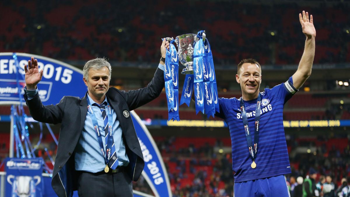 John Terry nhắm mục tiêu đào bới ông chủ cũ Rafa Benitez và khiến Jose Mourinho phải đưa ra yêu cầu đối với Chelsea