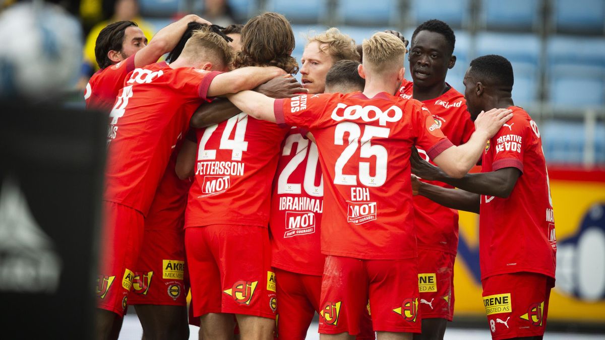 Akor Adams og Lillestrøm jubler i eliteseriekampen i fotball mellom Sandefjord og Lillestrøm på Release Arena.