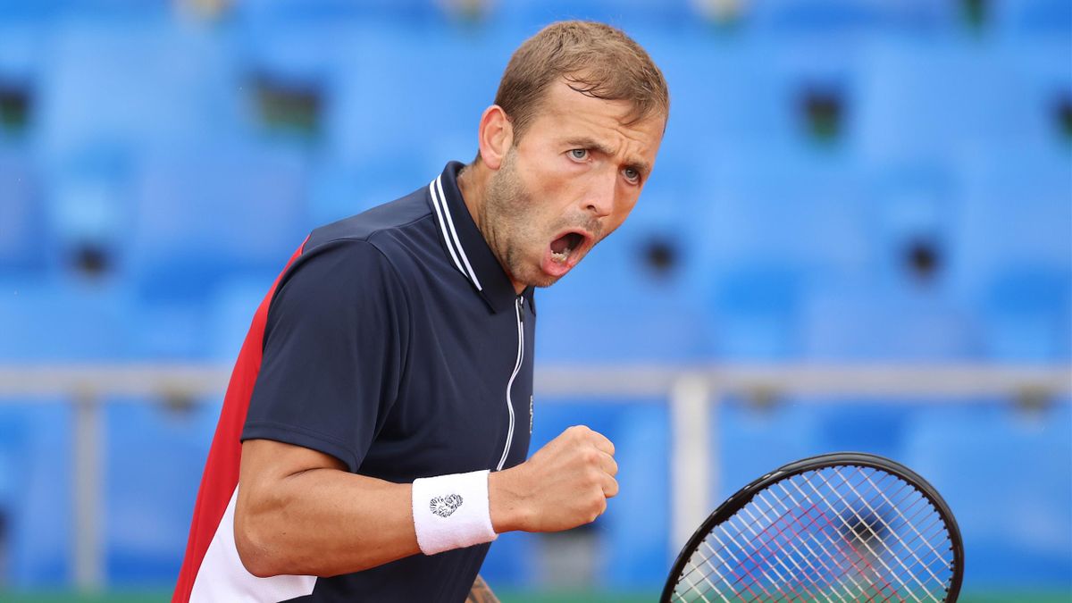 Dan Evans has made it two wins from two in Monte Carlo after beating Hubert Hurkacz