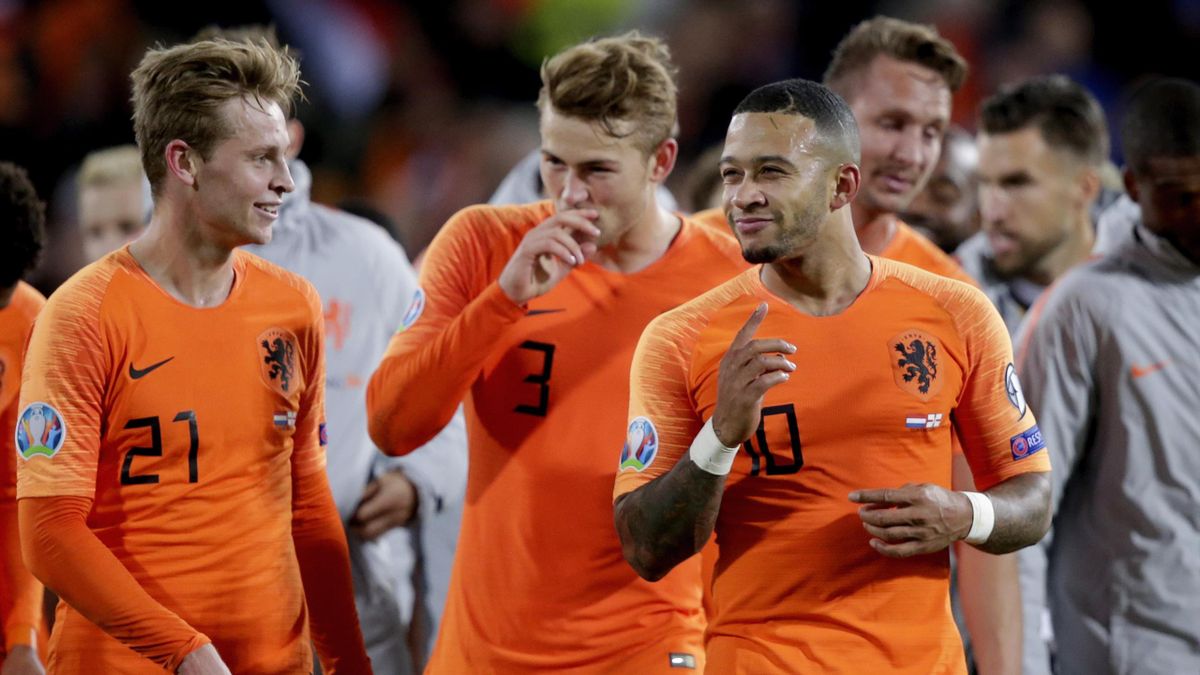 Football News The Warm Up Memphis Depay Shatters Northern Ireland Scotland Sink To New Low Eurosport