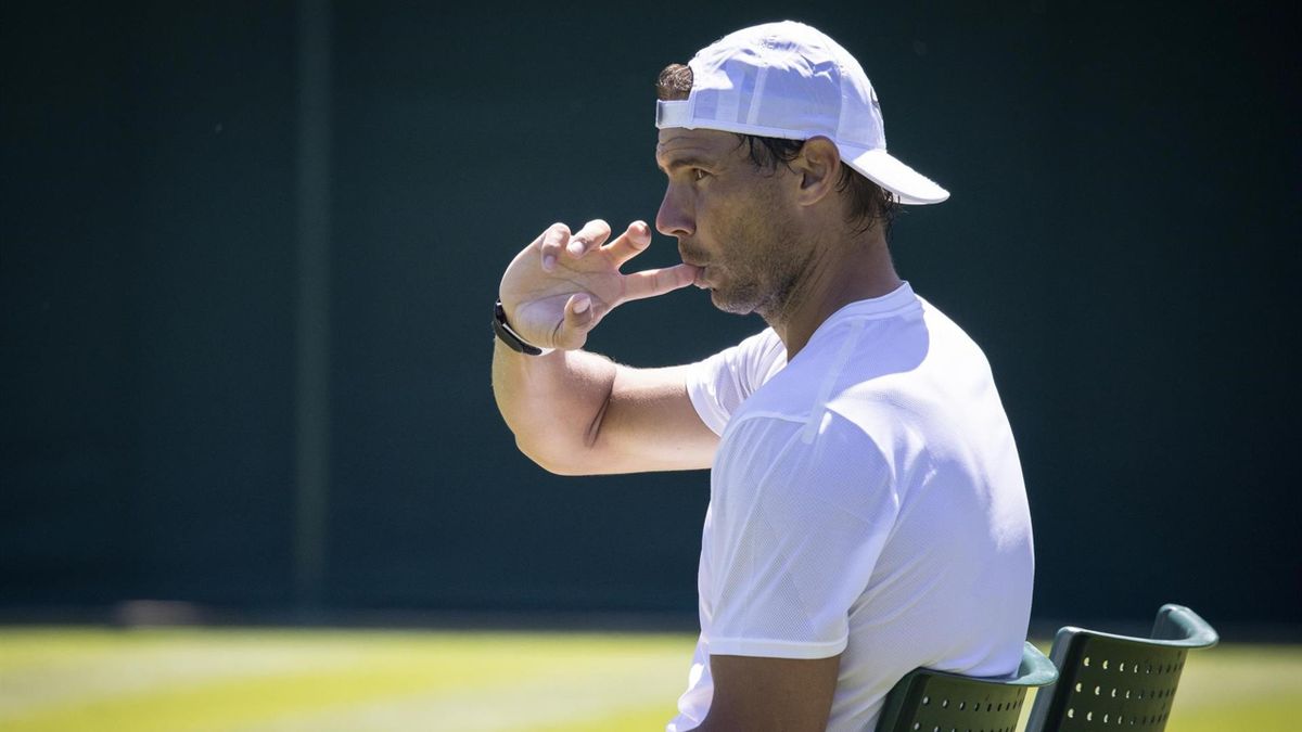 Rafael Nadal entrenando en Wimbledon 2022