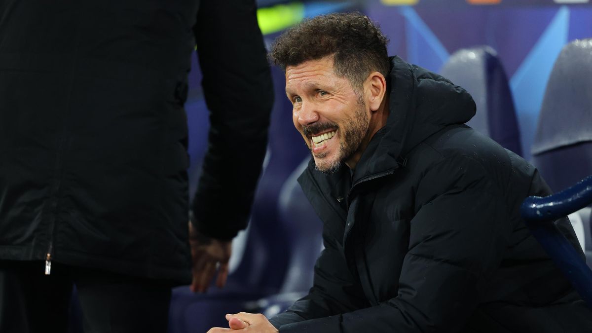 Diego Simeone, manager of Atletico de Madrid, looks on during the UEFA Champions League Quarter Final Leg One match between Manchester City and Atlético Madrid at City of Manchester Stadium on April 05, 2022 in Manchester, England