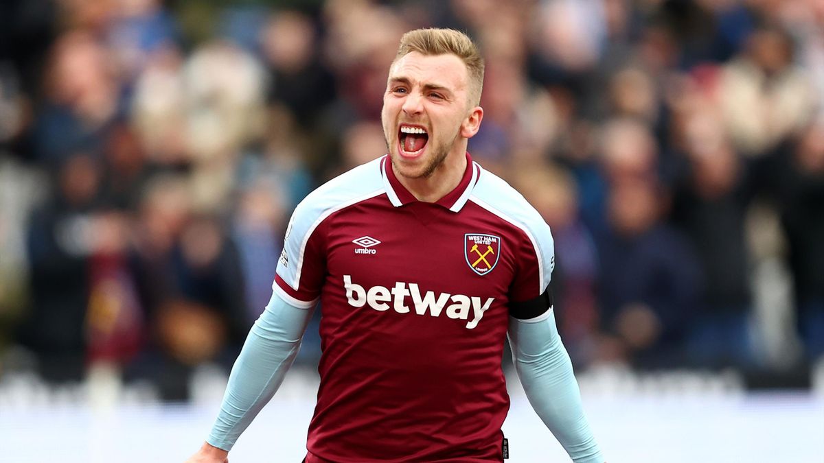 LONDON, ENGLAND - APRIL 03: Jarrod Bowen of West Ham United celebrates after scoring their side's second goal during the Premier League match between West Ham United and Everton at London Stadium on April 03, 2022 in London, England.