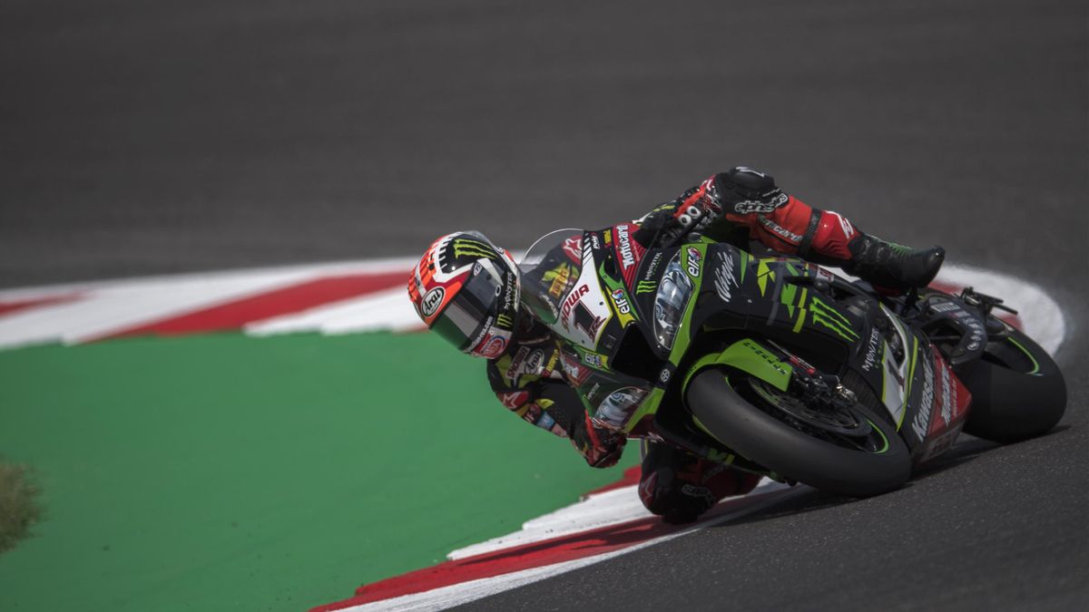 Jonathan Rea of Great Britain and KAWASAKI RACING Team WorldSBK rounds the bend during the FIM Superbike World Championship in Misano - Qualifying on June 21, 2019 in Misano Adriatico, Italy.