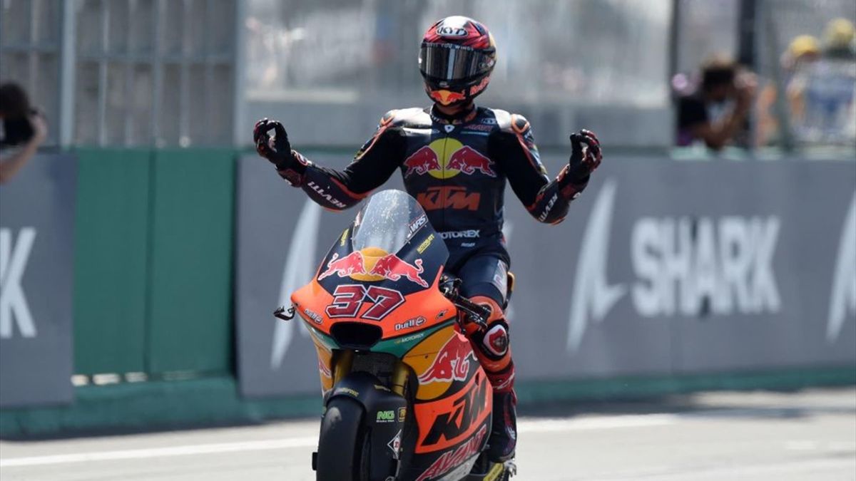 Augusto Fernandez celebra il successo nel GP di Francia di Moto2 - Mondiale 2022