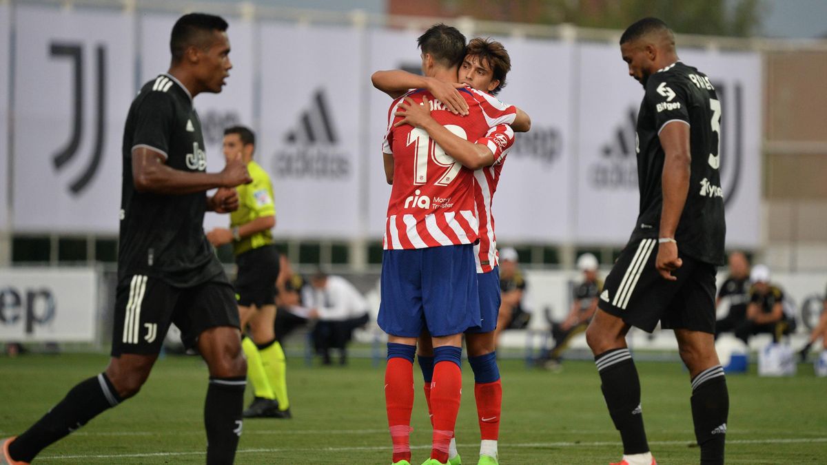 Alvaro Morata, félicité par Joao Felix, a signé un triplé avec l'Atlético de Madrid face à son ancienne équipe, la Juventus Turin
