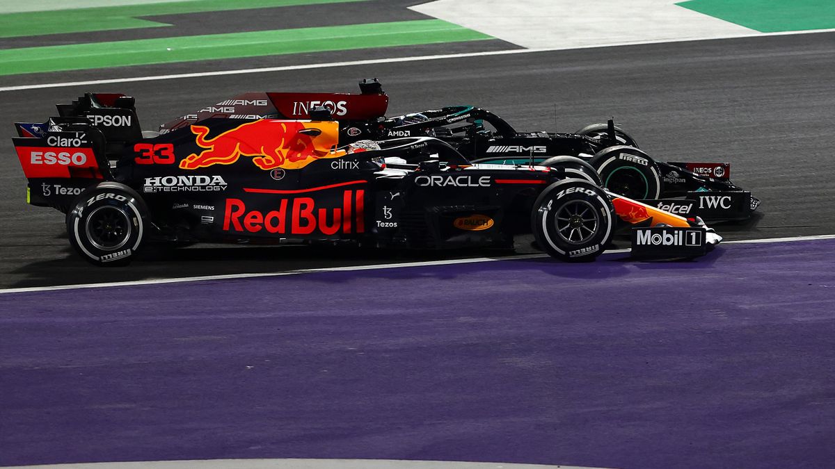 Heißes Duell: Max Verstappen (vorne) contra Lewis Hamilton (hinten)