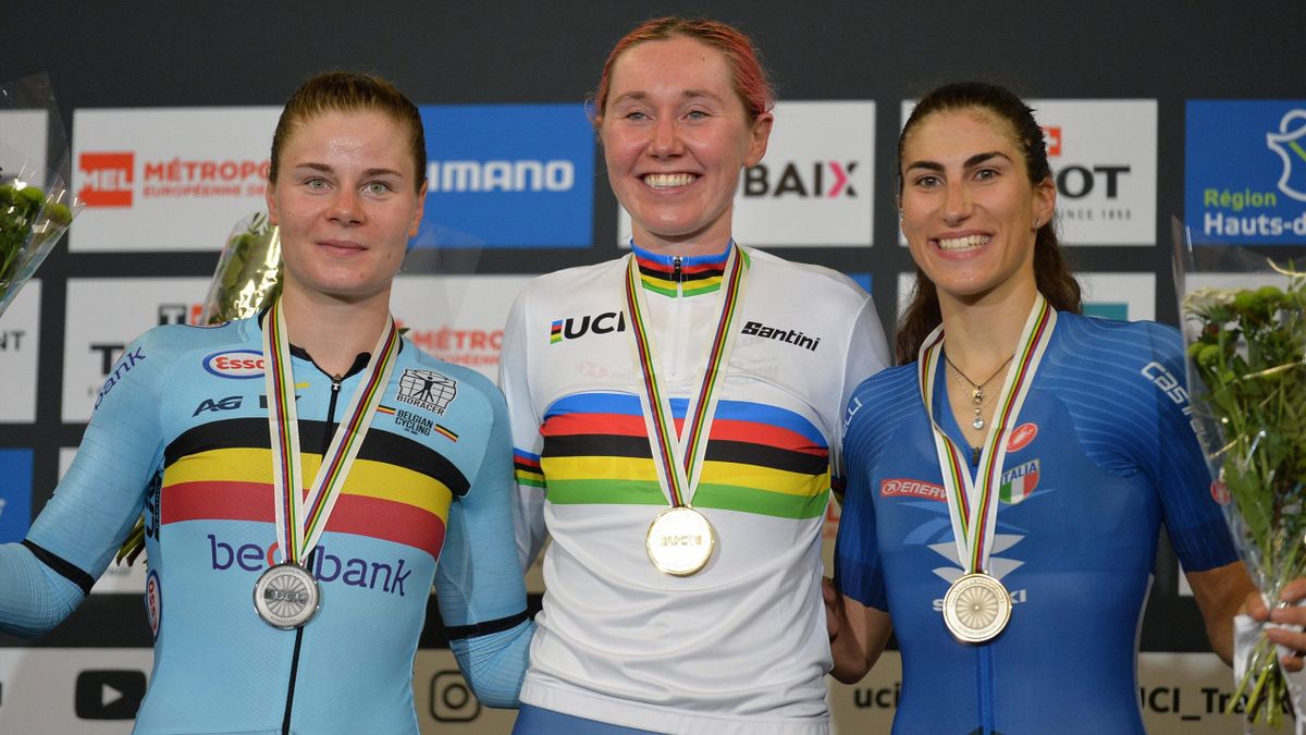 Elisa Balsamo sul podio dopo il bronzo nell'omnium con Kopecky e Archubald - Ciclismo su pista Mondiali Roubaix 2021 - Imago pub not in FRAxNED