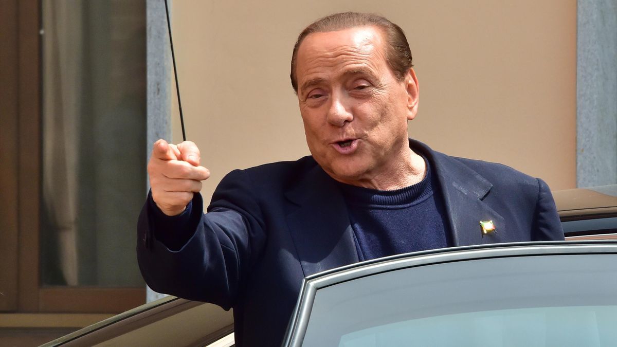 Silvio Berlusconi would prefer Italian buyer for AC Milan - Eurosport