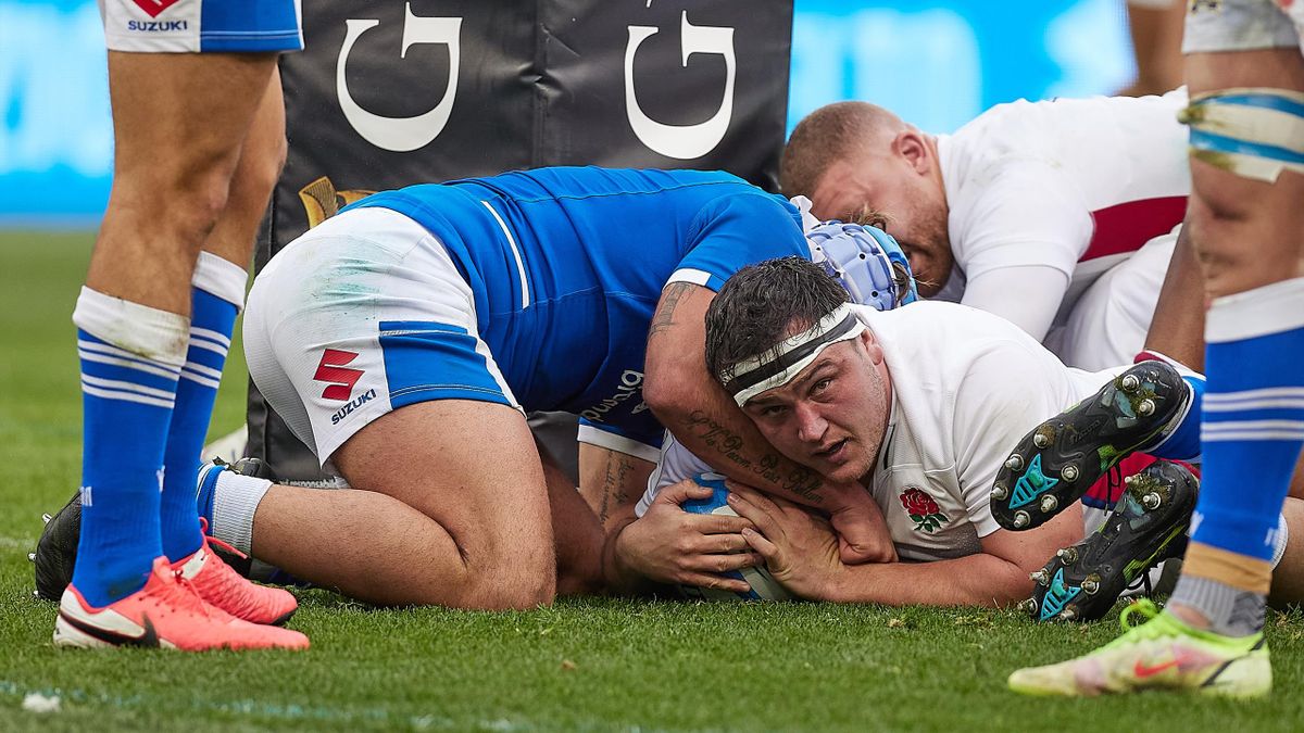 Jamie George of England scores a try during the Guinness Six Nations match between Italy and England at Stadio Olimpico on February 13, 2022 in Rome, Italy.