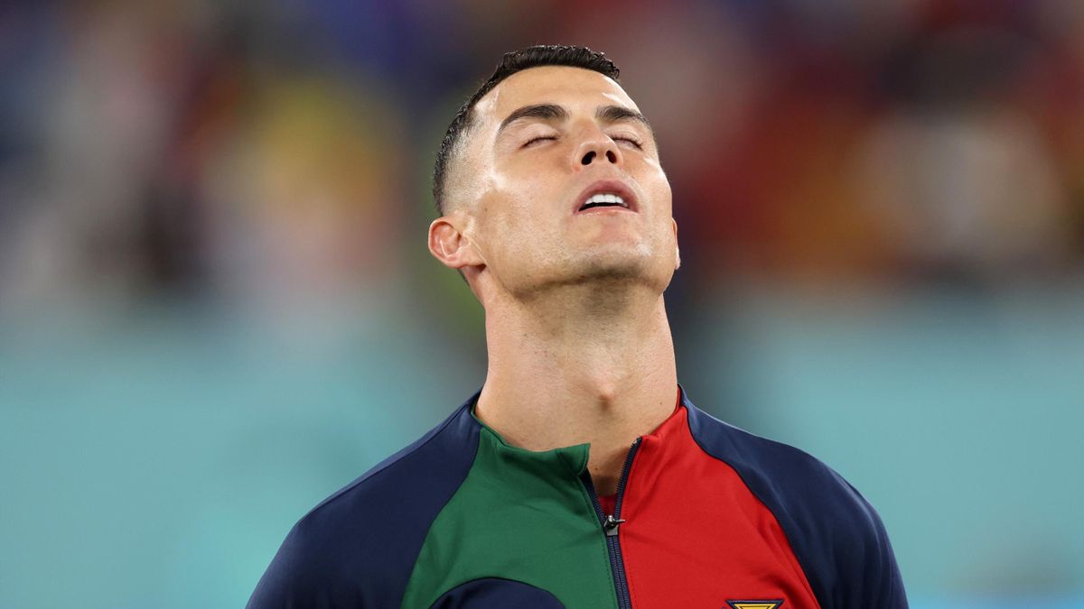 Cristiano Ronaldo, très ému pendant l'hymne portugais