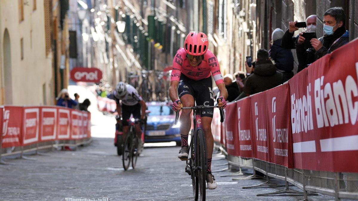 Simon Carr of EF Education Nippo battles to the finish of Strade Bianche