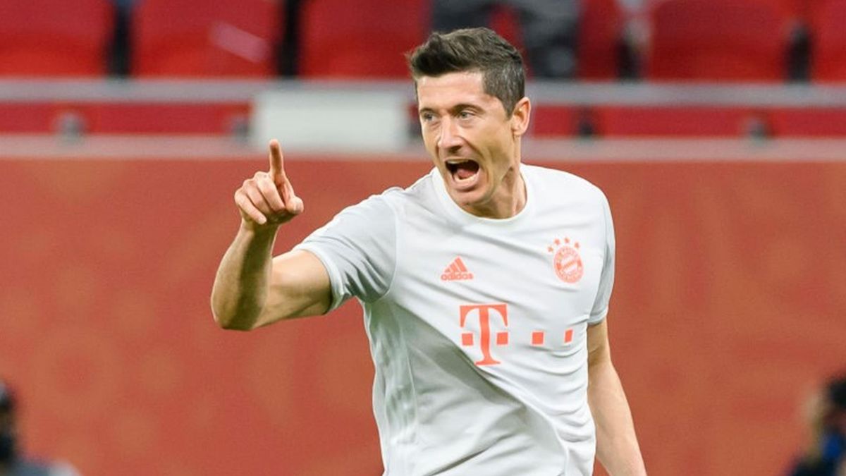 Robert Lewandowski of Bayern Muenchen celebrates after scoring his team's first goal during the semi-final match between Al Ahly SC and FC Bayern Muenchen at Ahmad Bin Ali Stadium on February 8, 2021 in Doha