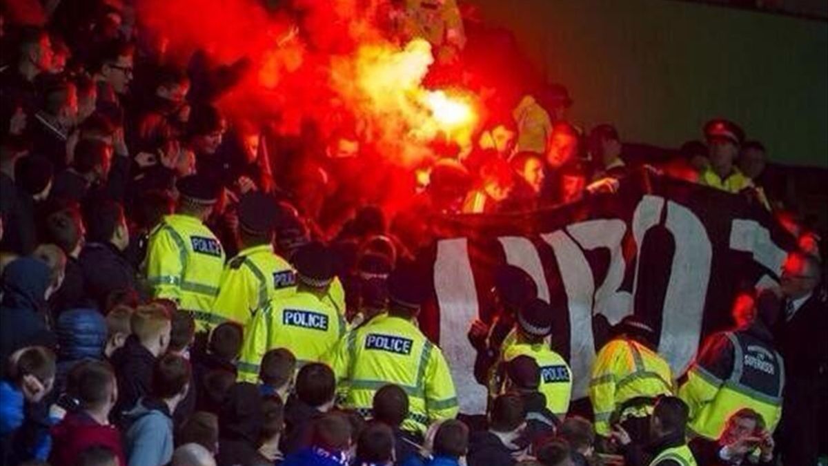 8 000 Fans Turn Celtic Rangers U17 Match Into Disgrace Eurosport