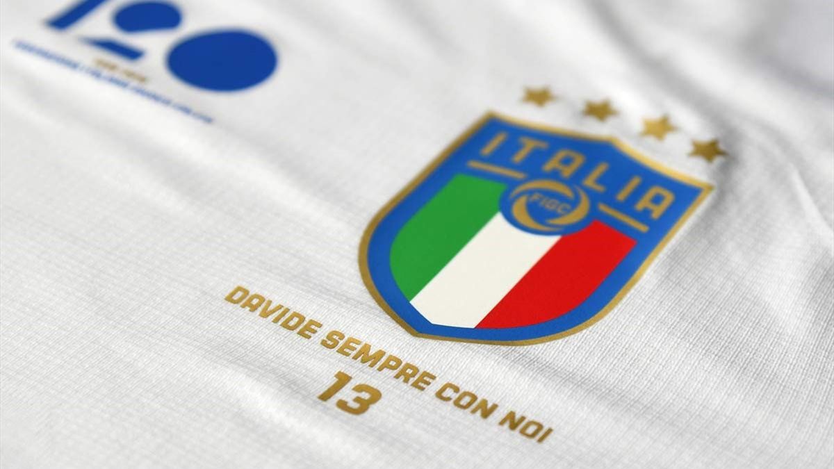 Le maillot de l'Italie en hommage à Davide Astori