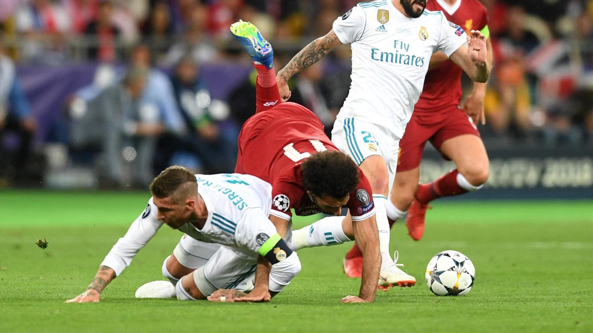 Solitario Fiordo darse cuenta Acusan a Sergio Ramos de lesionar a Salah de manera intencionada - Eurosport