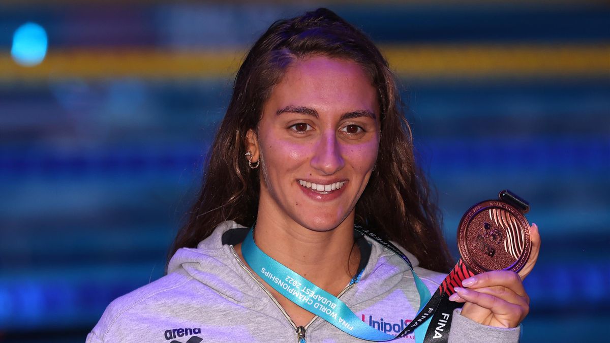 Simona Quadarella con la medaglia di bronzo negli 800sl, Budapest 2022