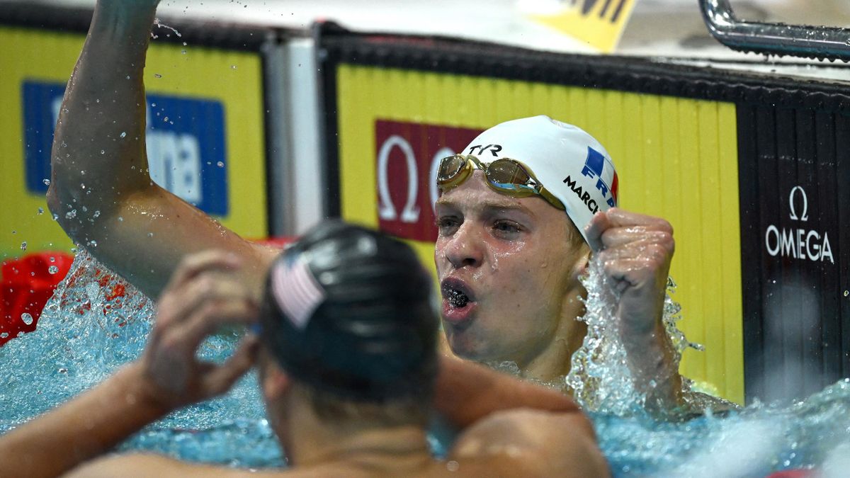 Léon Marchand savoure son sacre sur le 400m 4 nages lors des Mondiaux de natation 2022 à Budapest