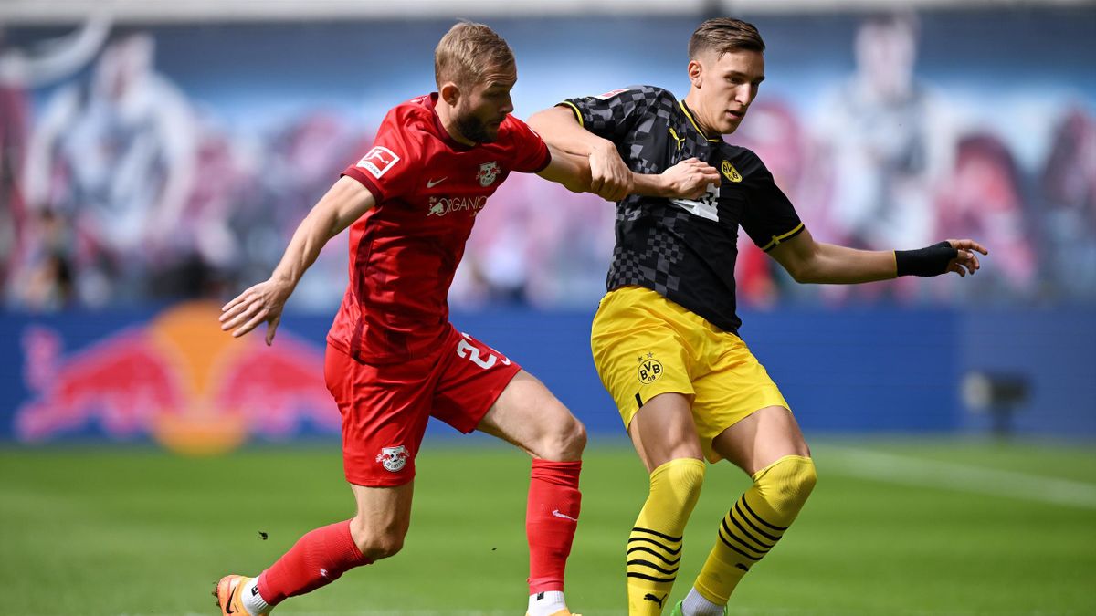Nico Schlotterbeck of Borussia Dortmund is challenged by Konrad Laimer of RB Leipzig during the Bundesliga match between RB Leipzig and Borussia Dortmund at Red Bull Arena on September 10, 2022 in Leipzig, Germany