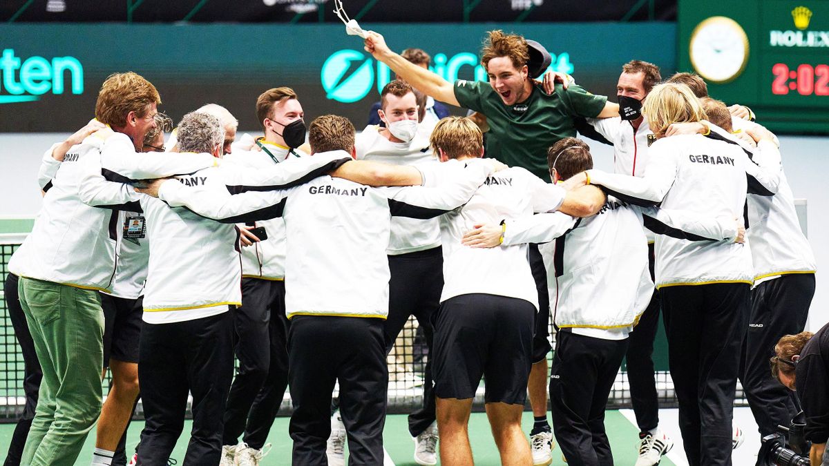 Das deutsche Team feiert den Einzug ins Davis-Cup-Halbfinale