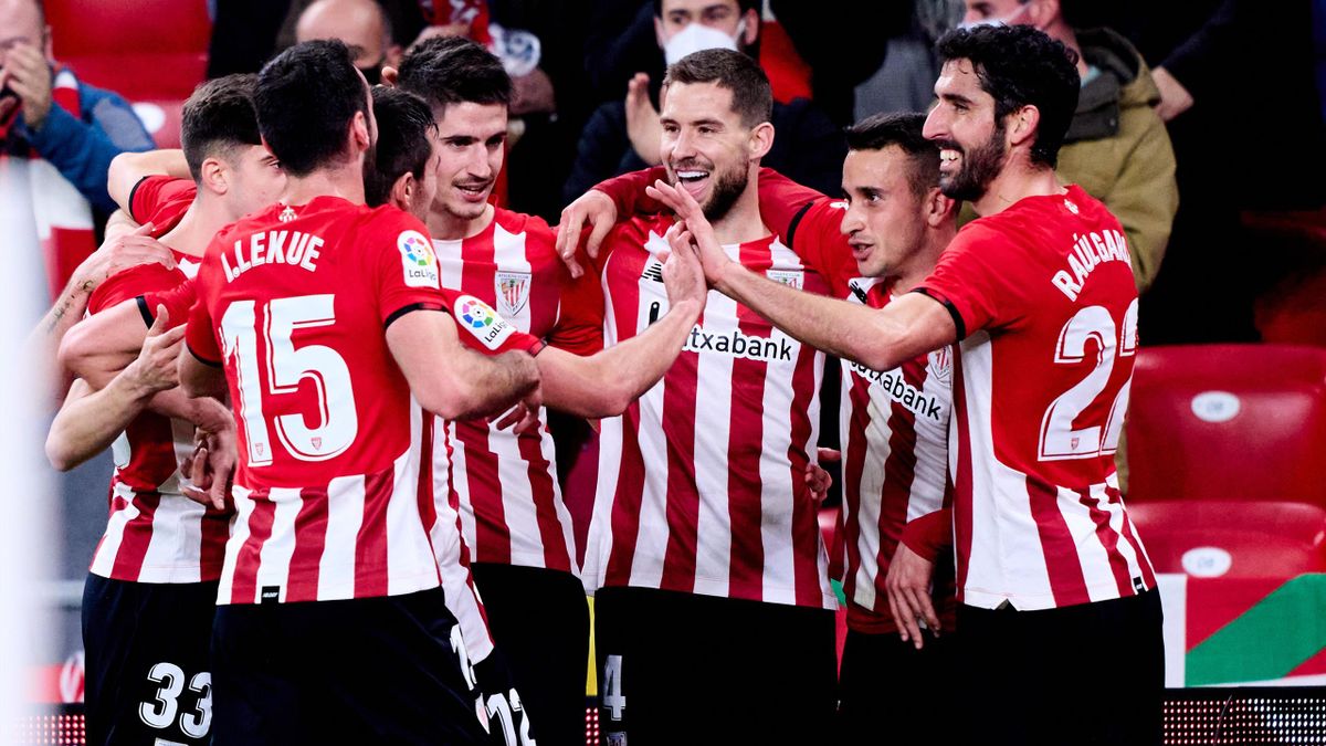 Inigo Martinez celebrates with his team-mates after making it 2-1 to Athletic Bilbao