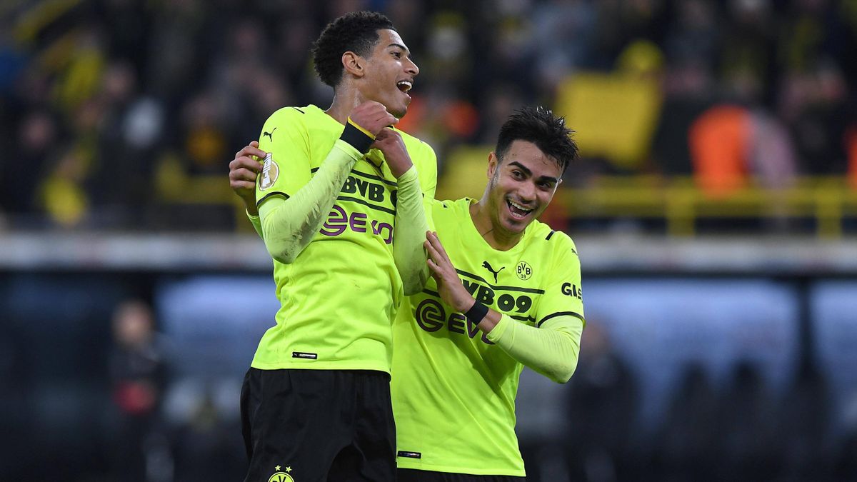 Borussia Dortmund: Jude Bellingham (li.) jubelt mit Reinier (re.)