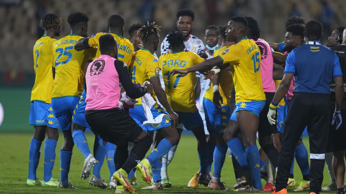 La rissa finale in Gabon-Ghana 1-1. Coppa d'Africa 2021 (14 gennaio 2022) (Getty Images)
