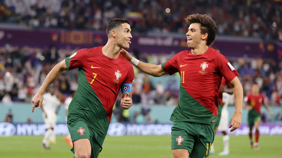 Cristiano Ronaldo gaat door met scoren voor Portugal ondanks al het gedoe bij zijn oude club Manchester United.
