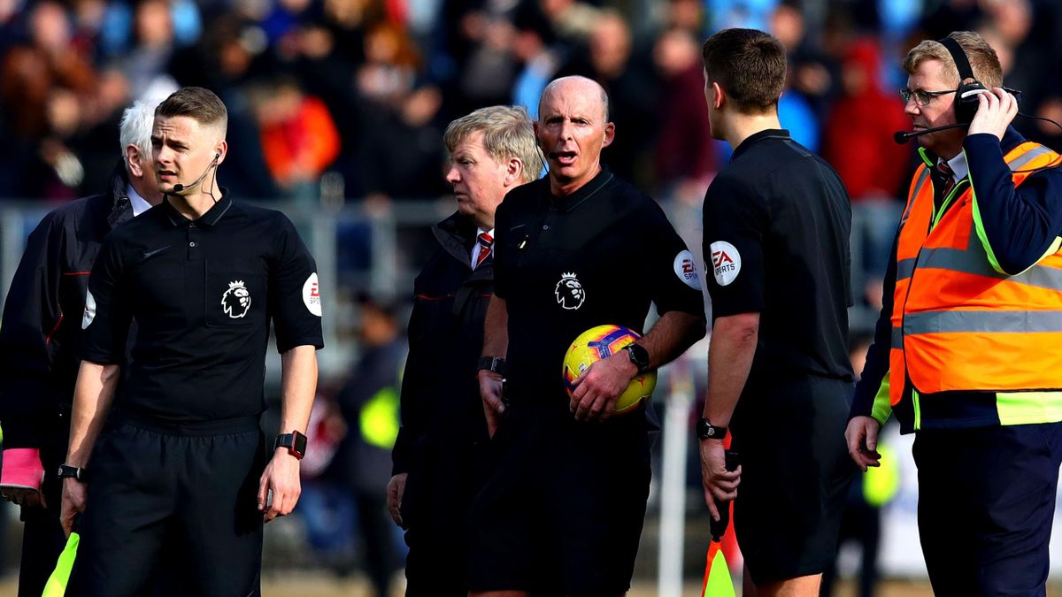 football-news-mike-dean-taken-off-fourth-official-duties-for