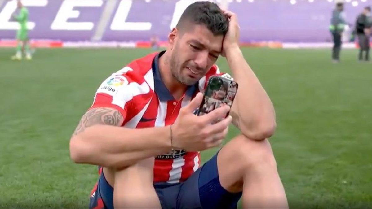Le lacrime di Luis Suarez dopo la vittoria in Liga con l'Atletico Madrid