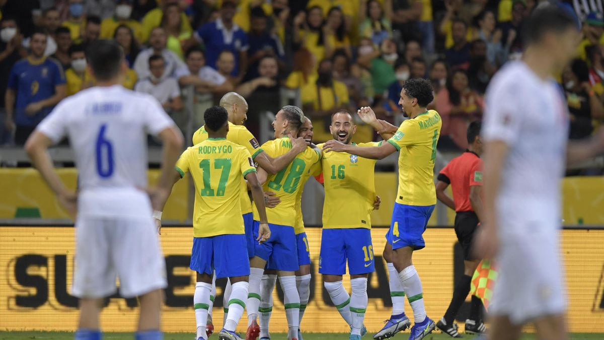 Brazil celebrating against Paraguay