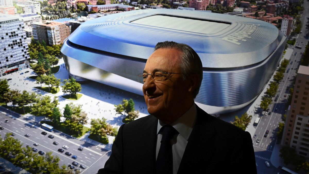 Florentino Pérez tout sourire lors d'une cérémonie de présentation des travaux du stade Santiago Bernabeu, le 2 avril 2019 à Madrid.