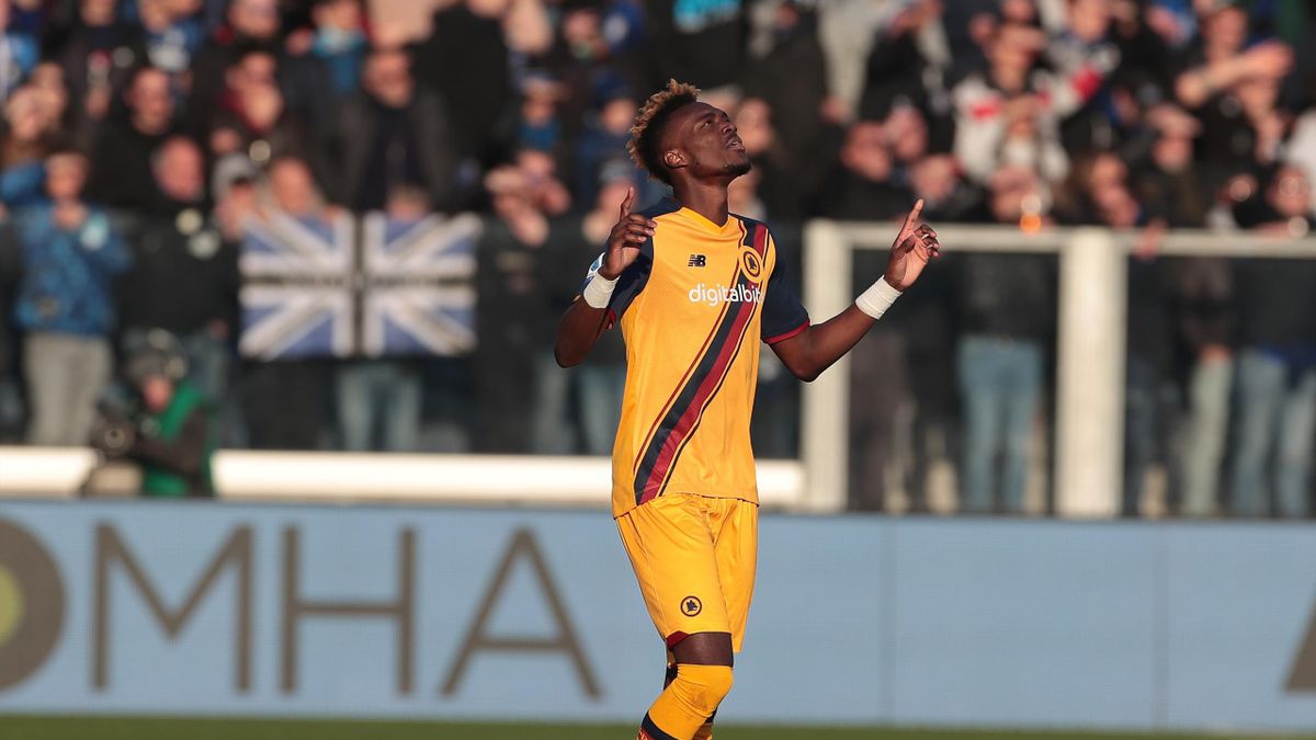 Serie A - Tammy Abraham hits brace as Roma crush Atalanta to stay in race for Champions League places - Eurosport