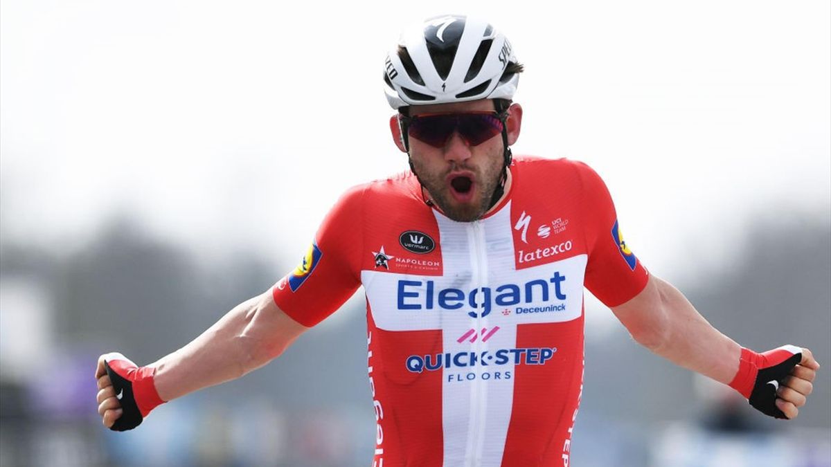 Kasper Asgreen vince sul traguardo di Oudenaarde davanti a van der Poel - Giro delle Fiandre 2021 - Getty Images