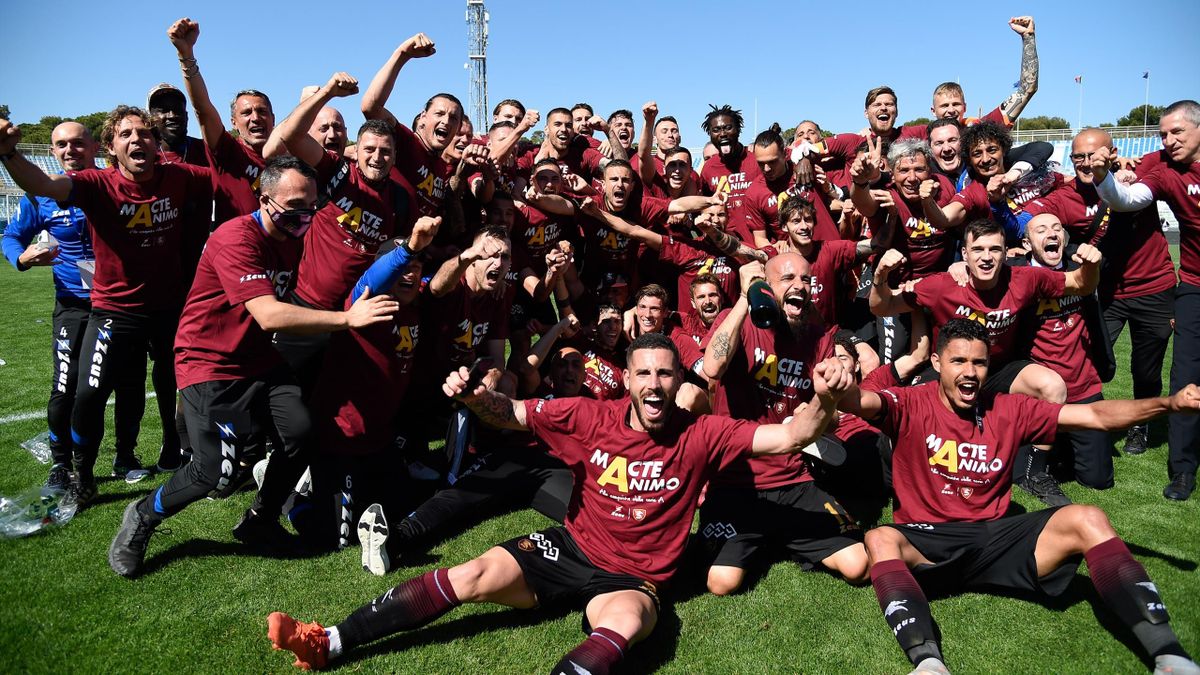 Jucătorii Salernitanei sărbătoresc promvarea în Serie A