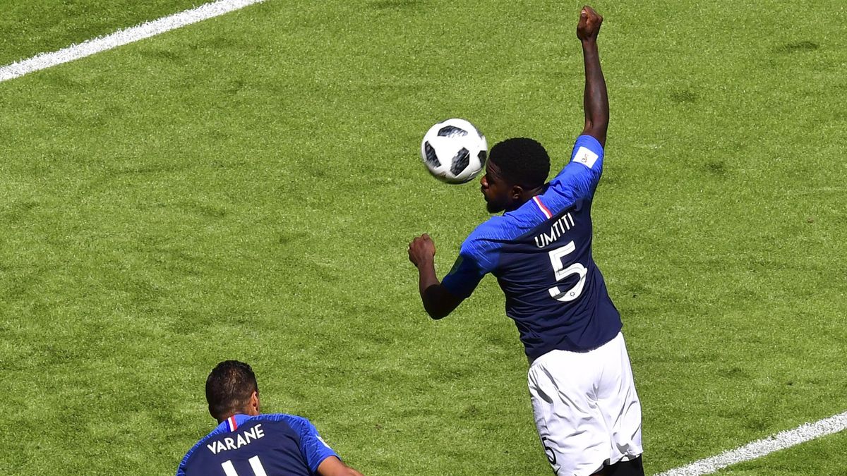 samuel umtiti glupo sygral rukoj v