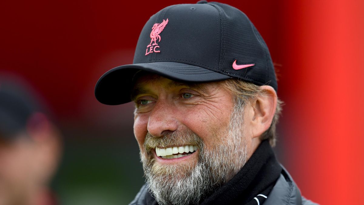 KIRKBY, ENGLAND - JULY 06: (THE SUN OUT, THE SUN ON SUNDAY OUT) Jurgen Klopp manager of Liverpool during a pre-season training session at AXA Training Centre on July 06, 2022 in Kirkby, England. (Photo by Andrew Powell/Liverpool FC via Getty Images) (Phot