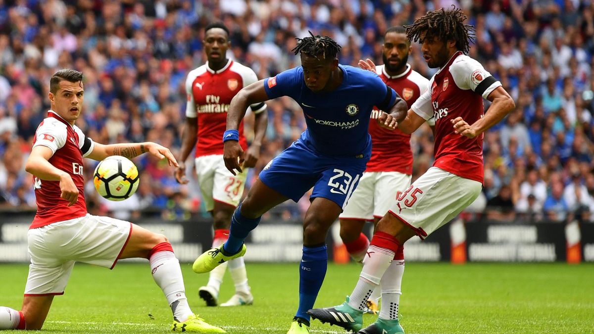 Michy Batshuayi of Chelsea attempts to get past Granit Xhaka of Arsenal (L) and Mohamed Elneny of Arsenal (R) during the The FA Community Shield final between Chelsea and Arsenal at Wembley Stadium on August 6, 2017 in London, England.