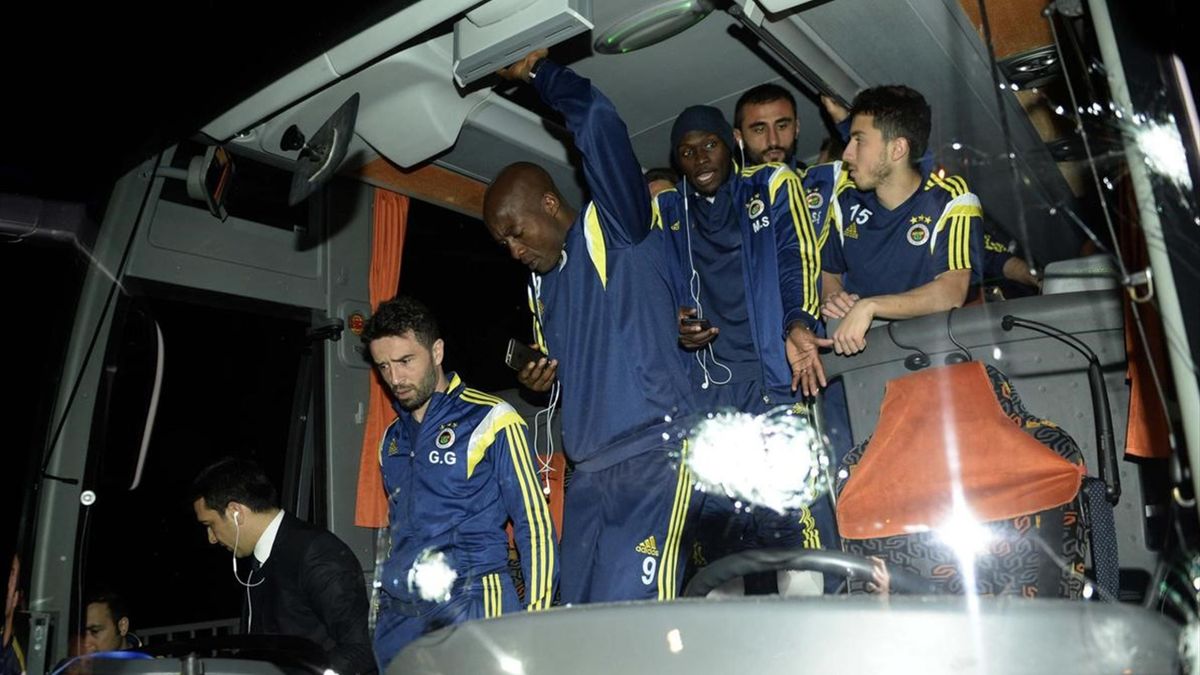 Fenerbahce Ye Yapilan Silahli Saldirida 2 Gozalti Eurosport