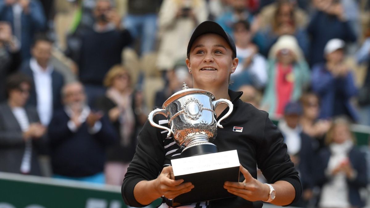 Barty met haar trofee op Roland Garros 2019