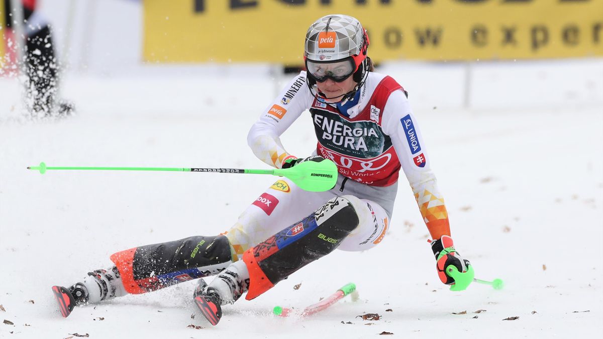 Petra Vlhova impegnata nello slalom femminile di Zagabria 2022