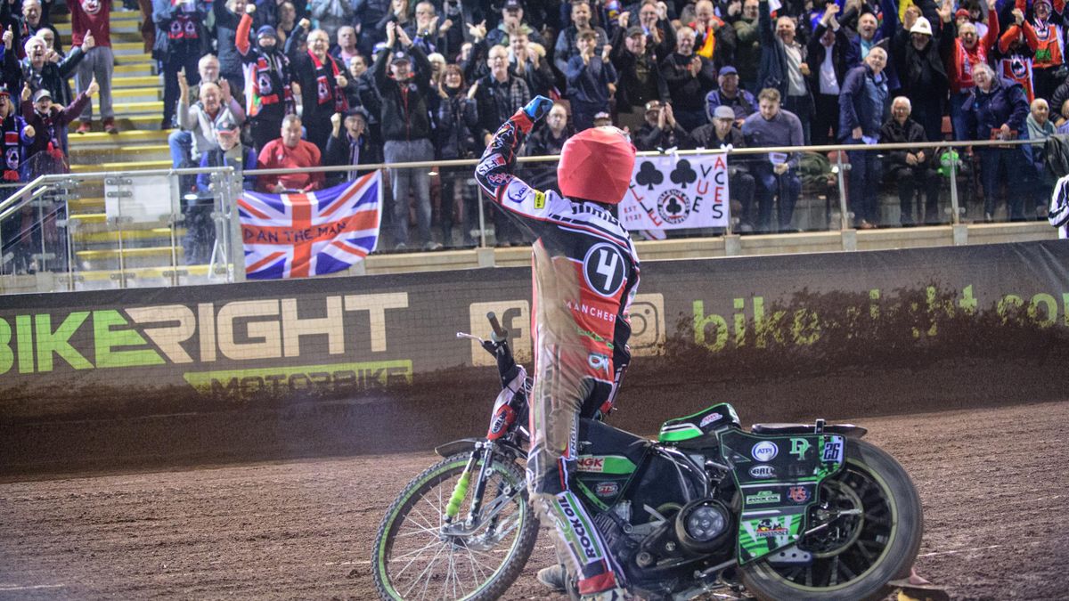 Charles Wright acknowledges the fans as the Aces took the aggregate win during the SGB Premiership Play off Semi-Final Second Leg