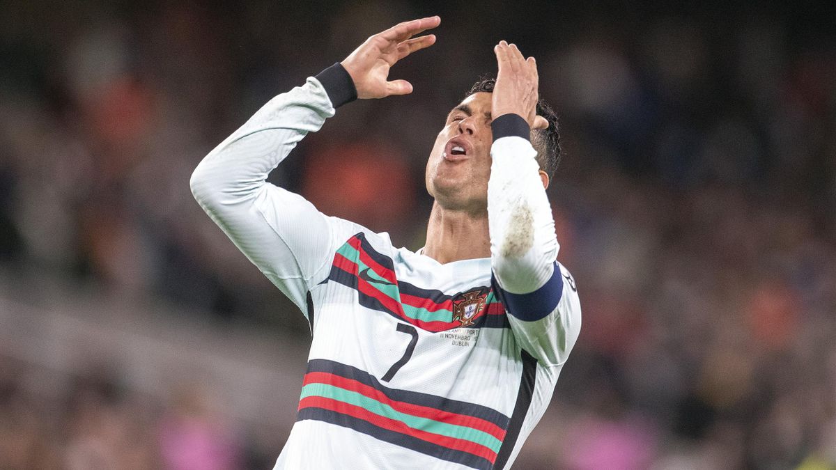 Cristiano Ronaldo frustré lors du match opposant l'Irlande au Portugal, le 11 novembre 2021